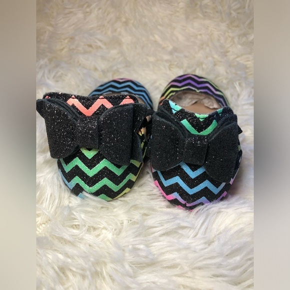 Monkey Feet Multicolor Chevron Kids Slippers with Bow NWOT 18-24M - Picture 9 of 16